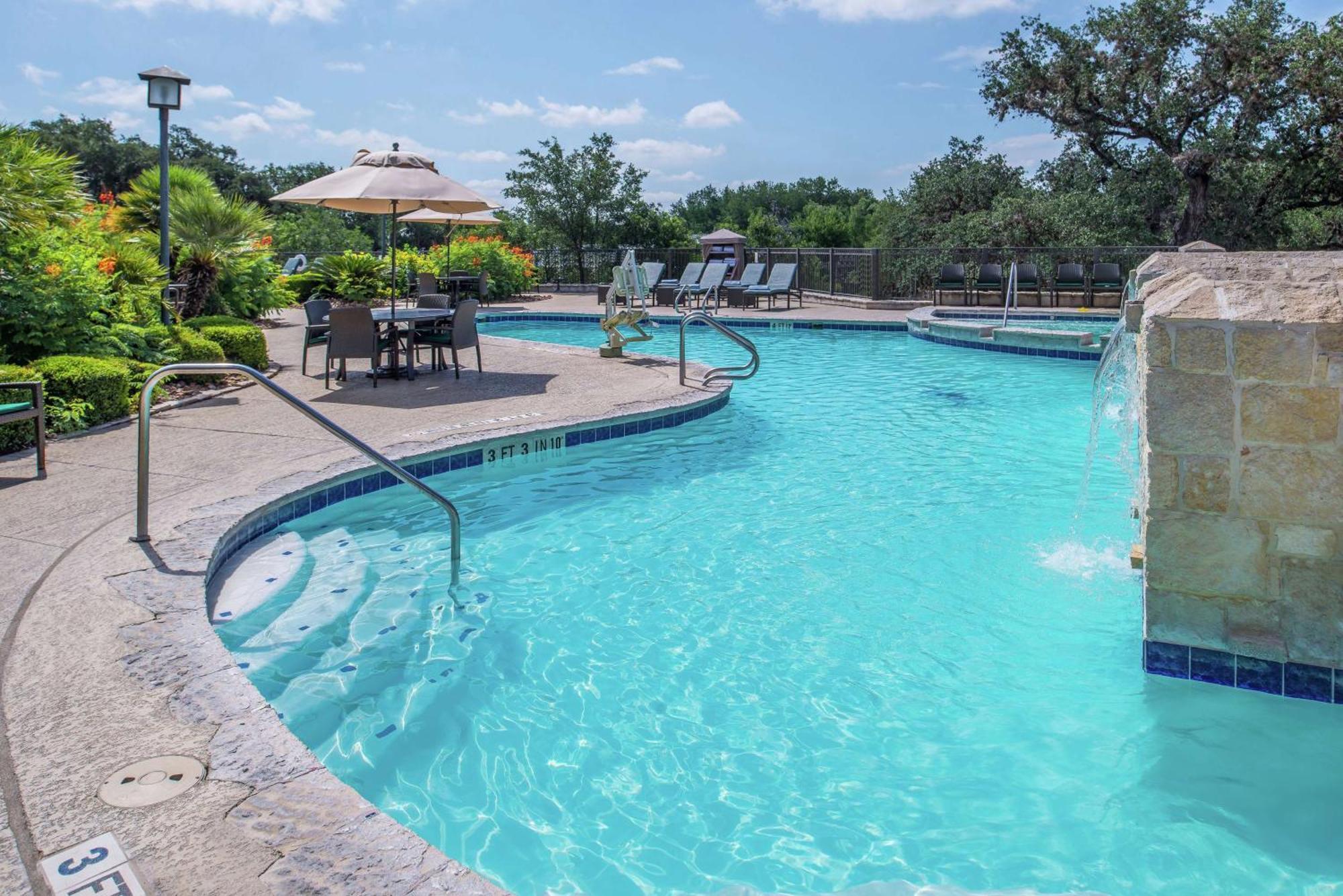 Отель Hilton San Antonio Hill Country Экстерьер фото
