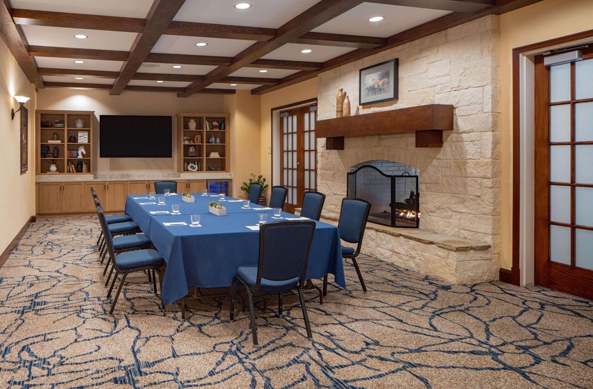 Отель Hilton San Antonio Hill Country Экстерьер фото