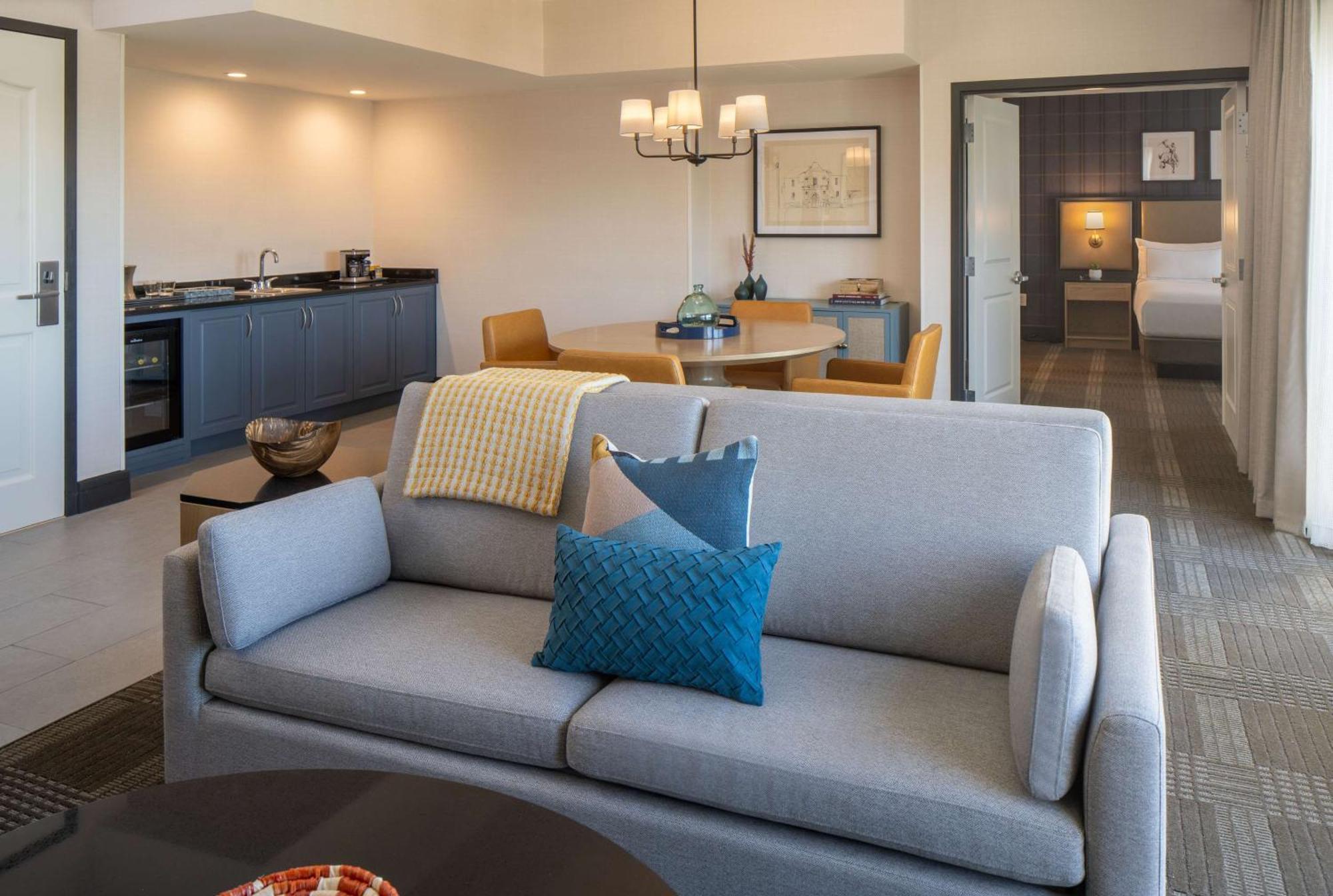 Отель Hilton San Antonio Hill Country Экстерьер фото